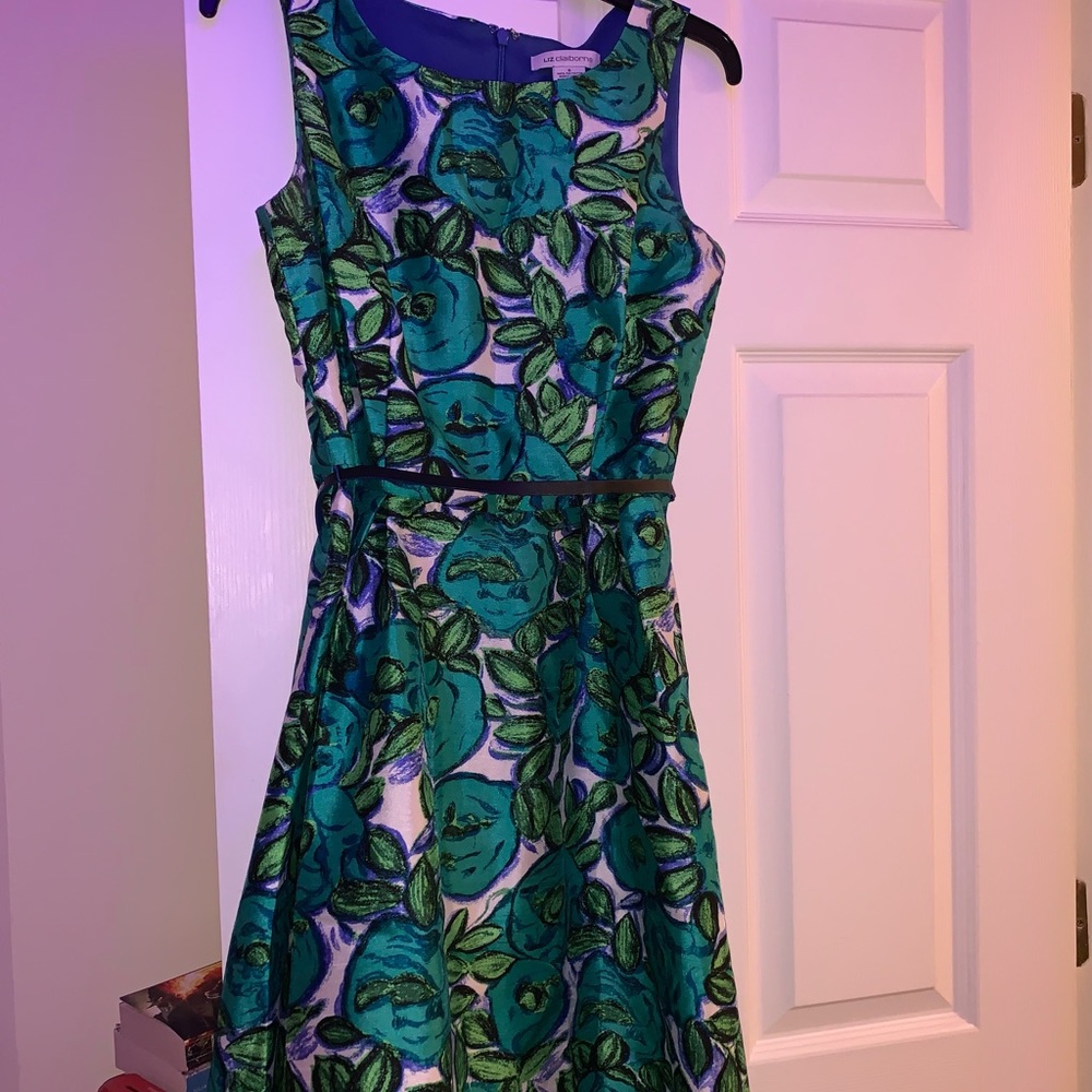 Liz Claiborne size 6 dress with belt!